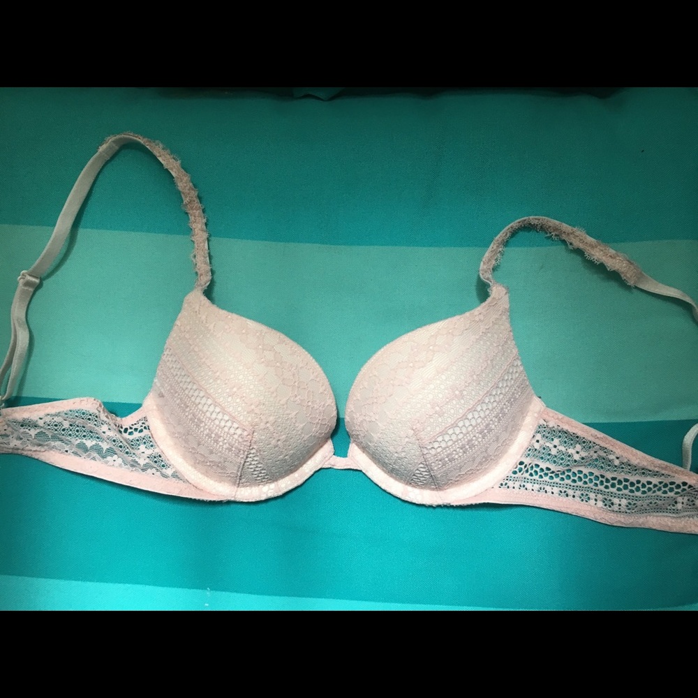 Victoria’s Secret light pink lace bra push up